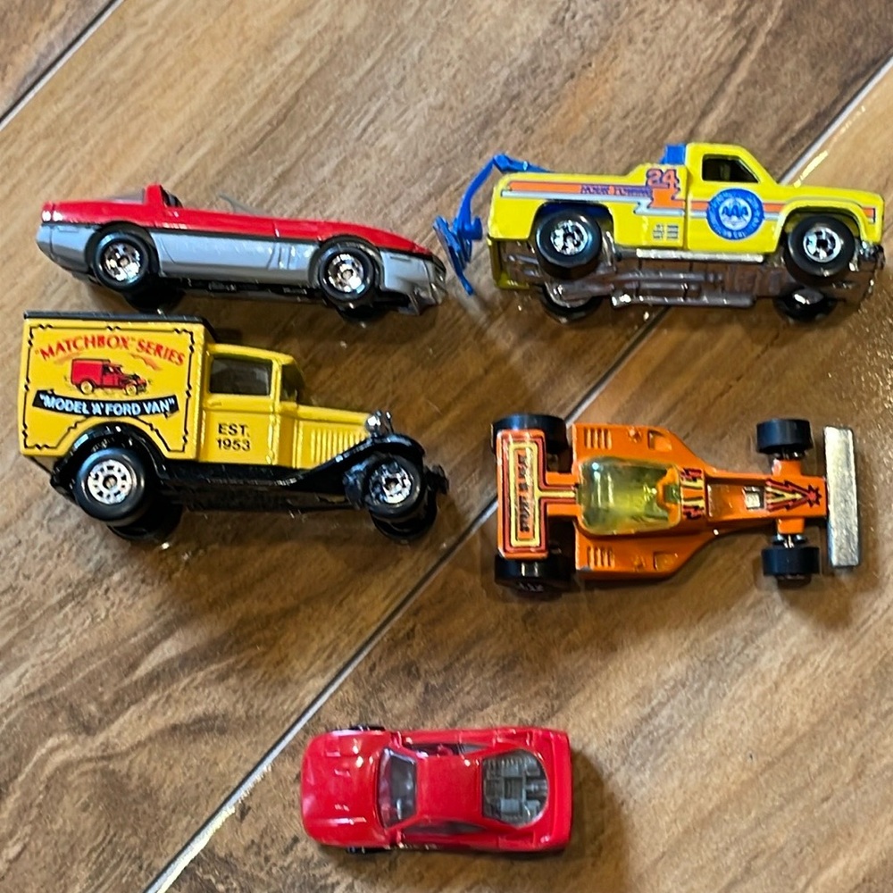 Vintage 1980 hot wheels, 12 car collectors case with 5 vehicles - Picture 3 of 13